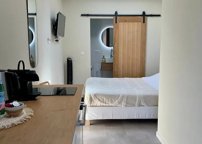 35 With Private Parking Apartment *