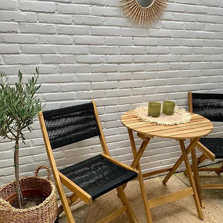 35 With Private Parking Apartment