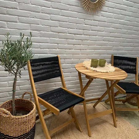 35 With Private Parking Appartement *